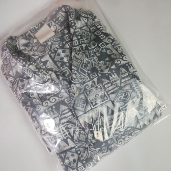 Gotcha Sport Men's Size L Hawaiian Button Down Shirt Gray Geometric Pattern - Picture 11 of 11